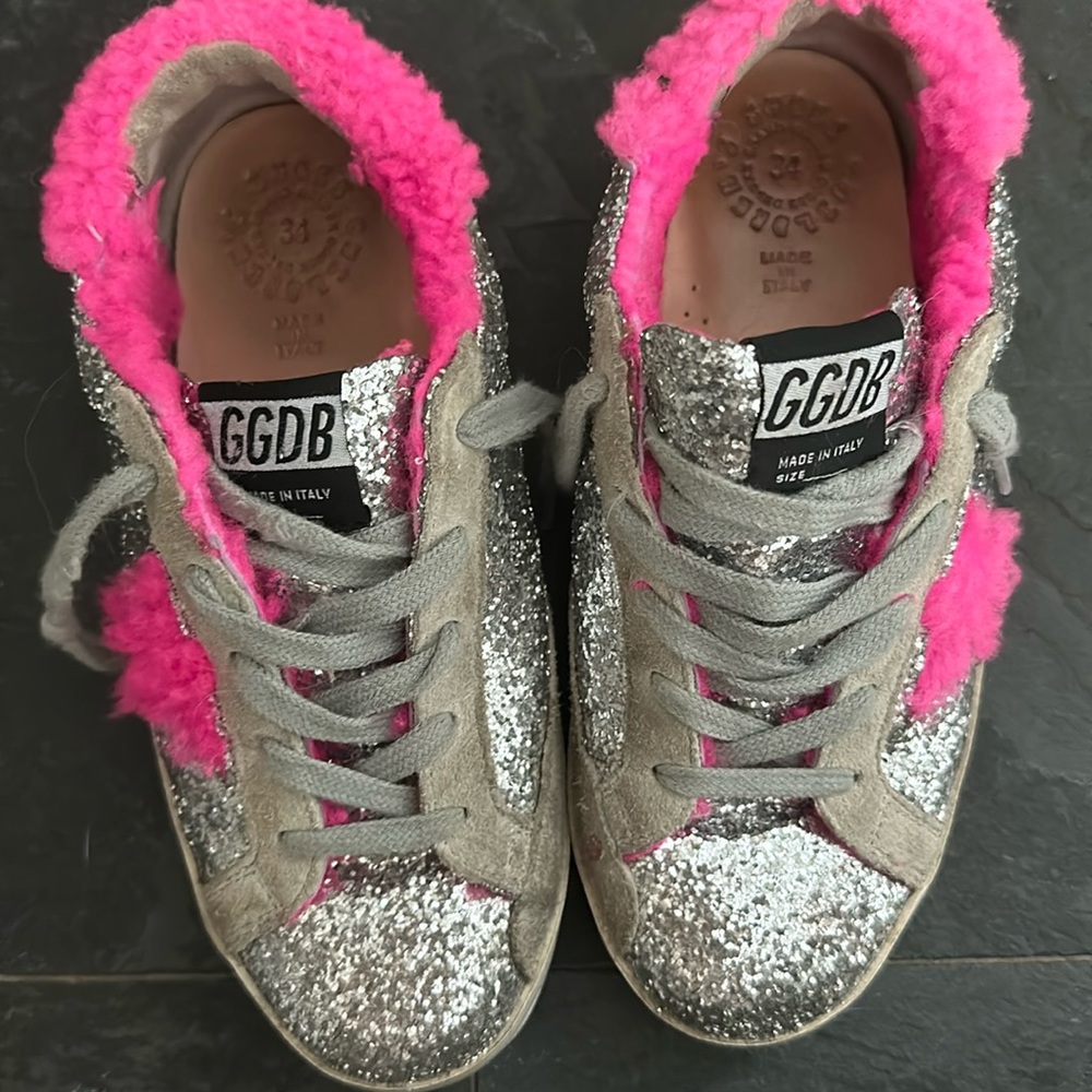 Girls golden goose ⭐️with pink fleece accents size 34.